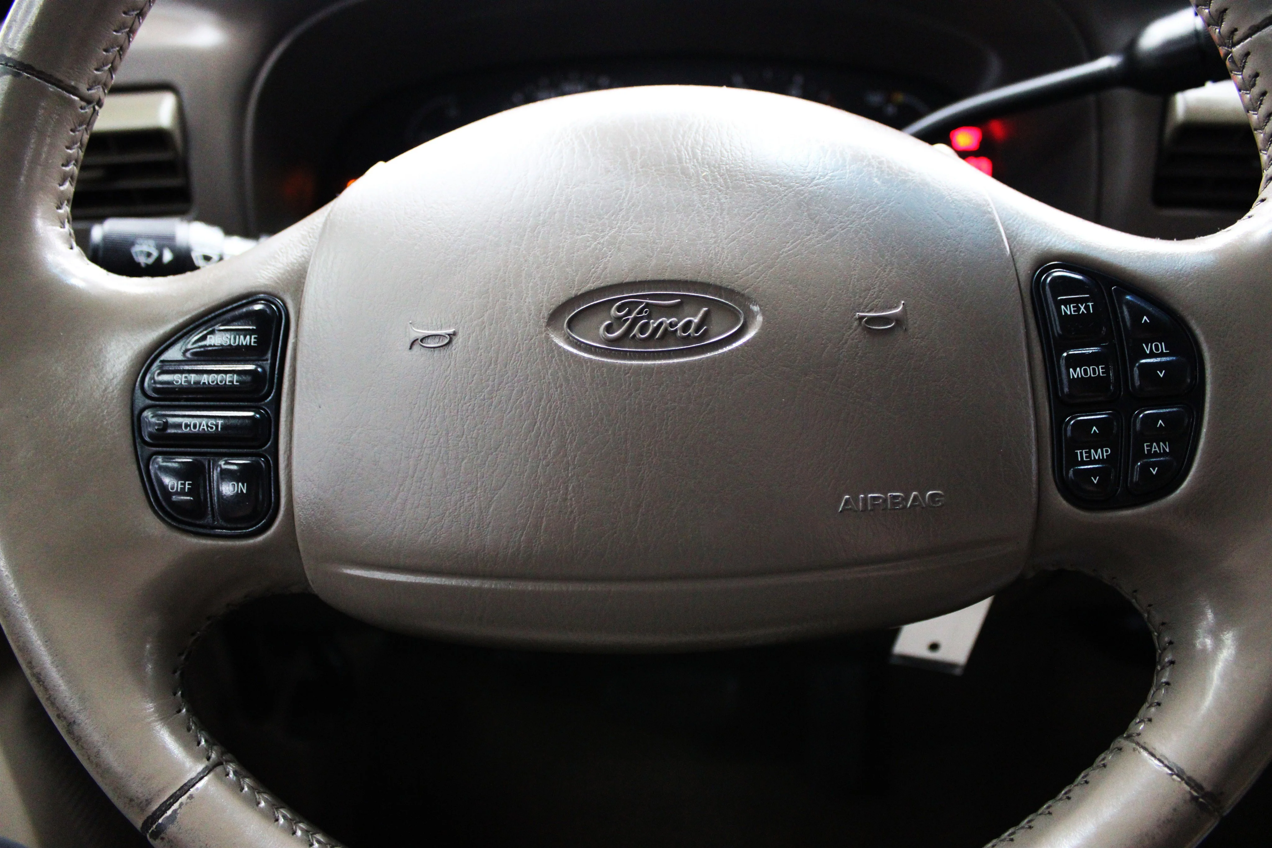 2002 Ford Excursion Limited - Photo 11