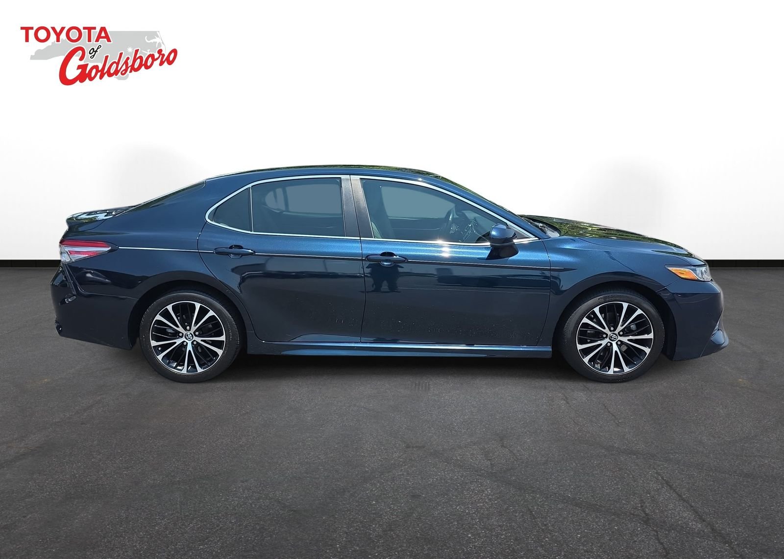 Used 2018 Blue Toyota SE image 4