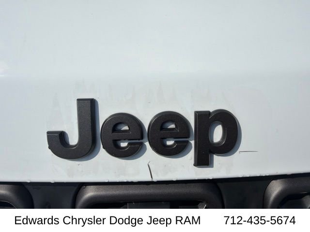 New 2026 Bright White Clear-Coat Exterior Paint Jeep Trailhawk image 15
