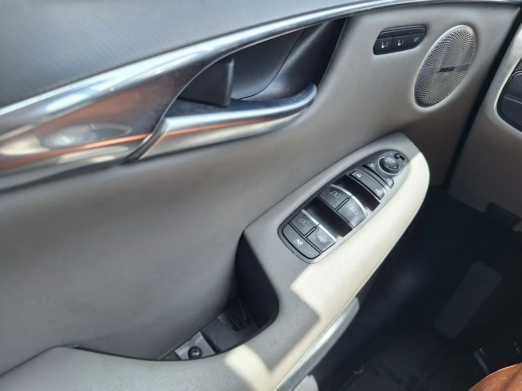 Used 2023 White INFINITI LUXE image 20