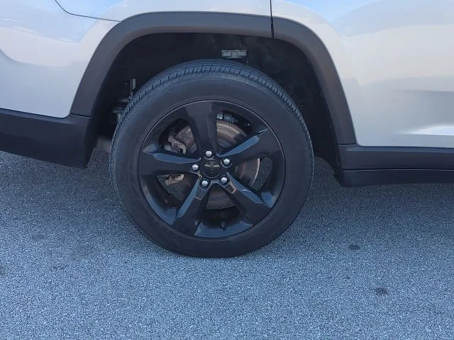 Certified Used 2021 Silver Jeep Altitude image 33