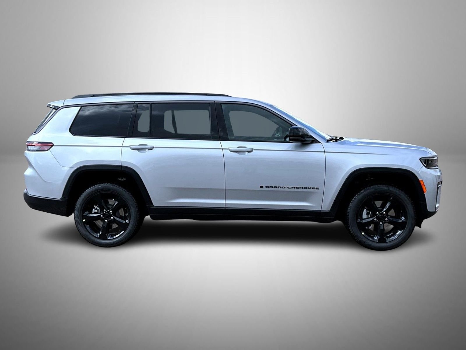 New 2026 Silver Zynith Exterior Paint Jeep Limited image 4