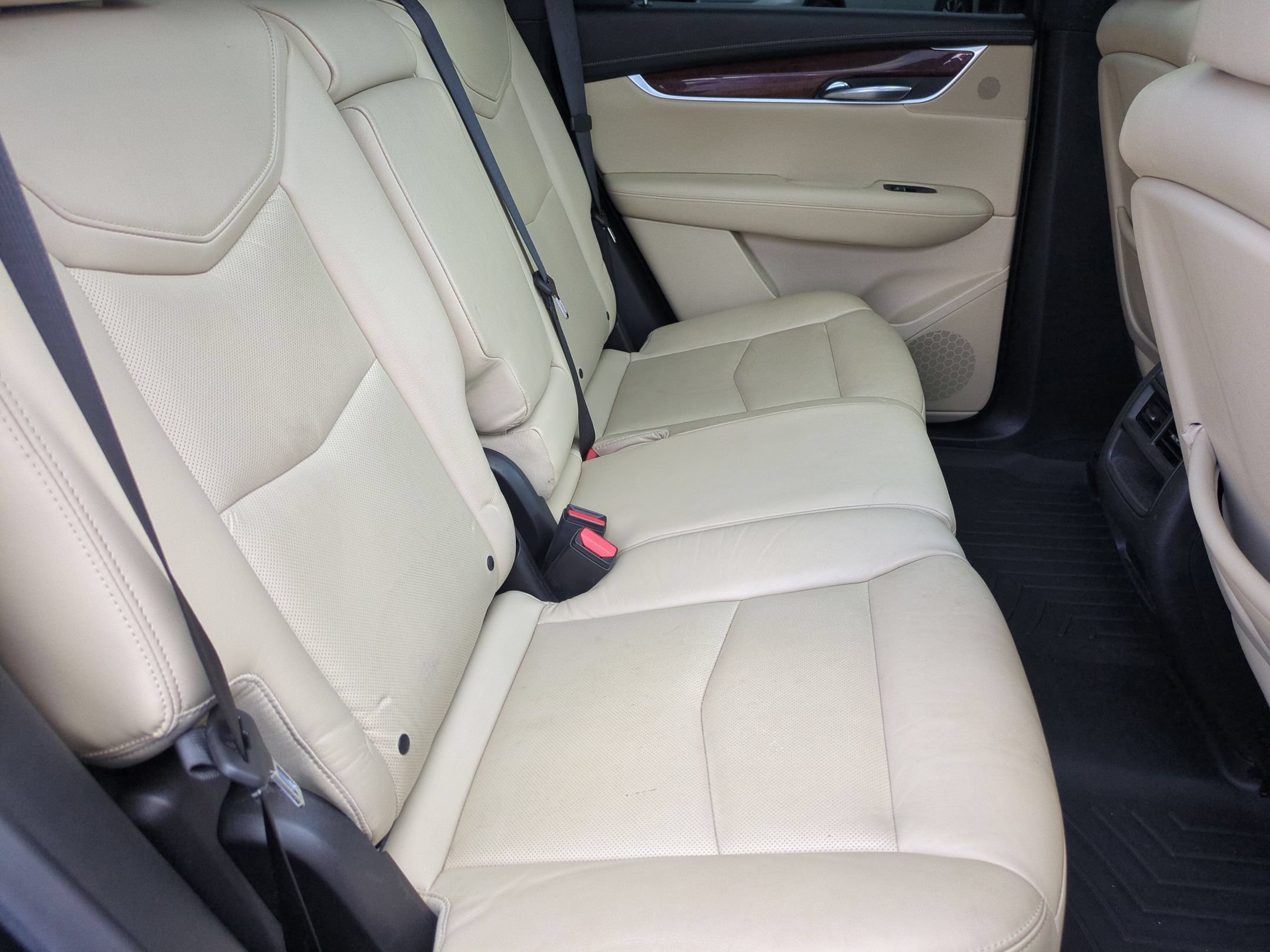 Used 2018 Stellar Black Metallic Cadillac Luxury FWD image 33