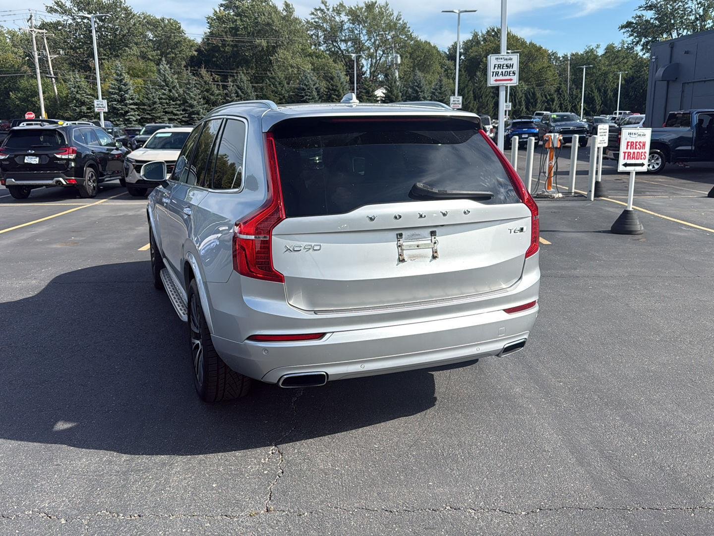 Used 2021 Bright Silver Metallic Volvo Momentum image 5