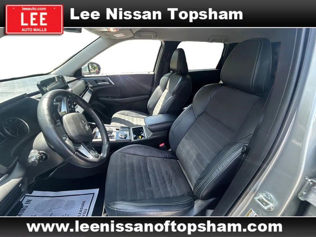 Used 2022 Silver Mitsubishi SE image 10
