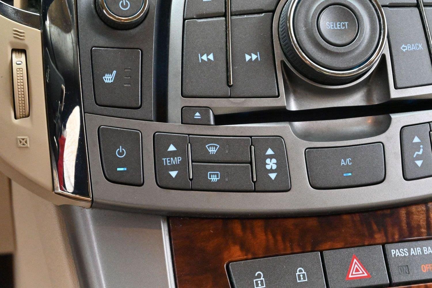Used 2013 Summit White Buick Leather image 21