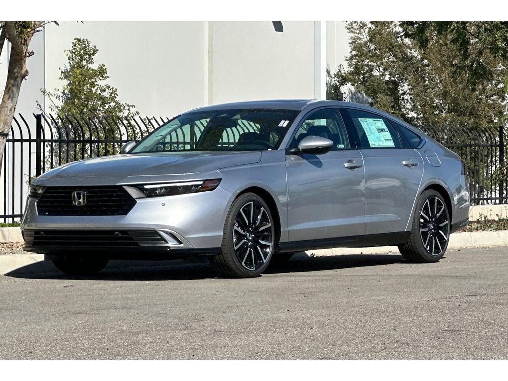 New 2026 Solar Silver Metallic Honda Touring image 9