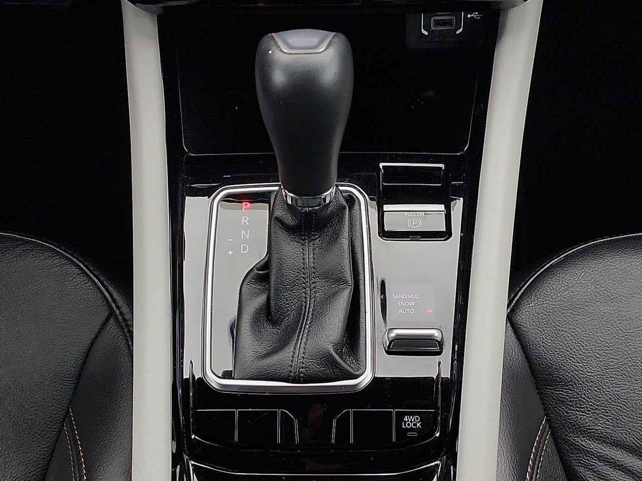 Used 2023 White Jeep Limited image 18
