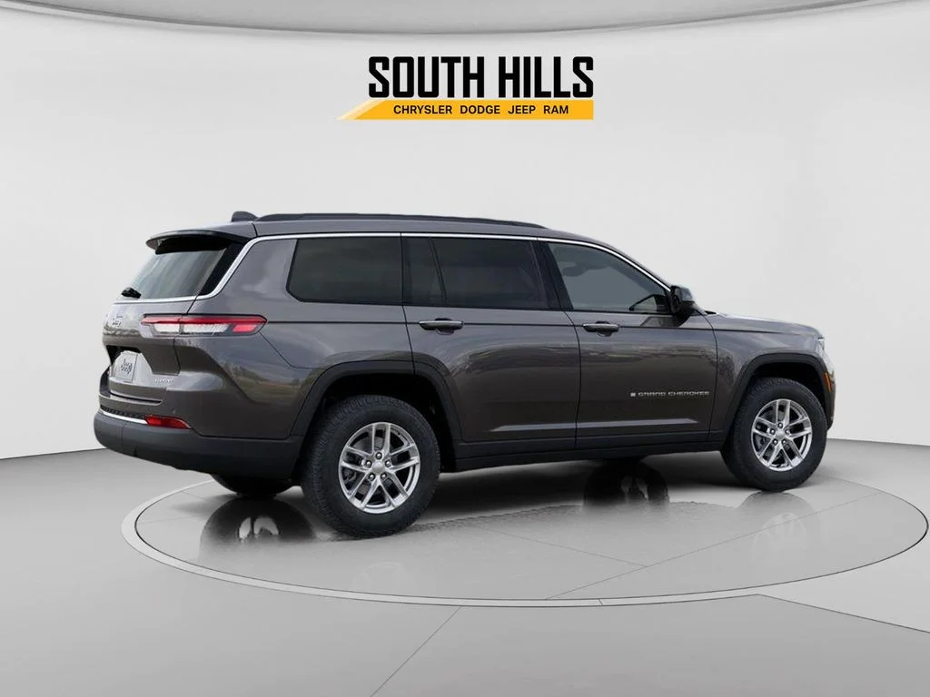 New 2025 Baltic Gray Metallic Clear-Coat Exterior Paint Jeep Laredo image 4