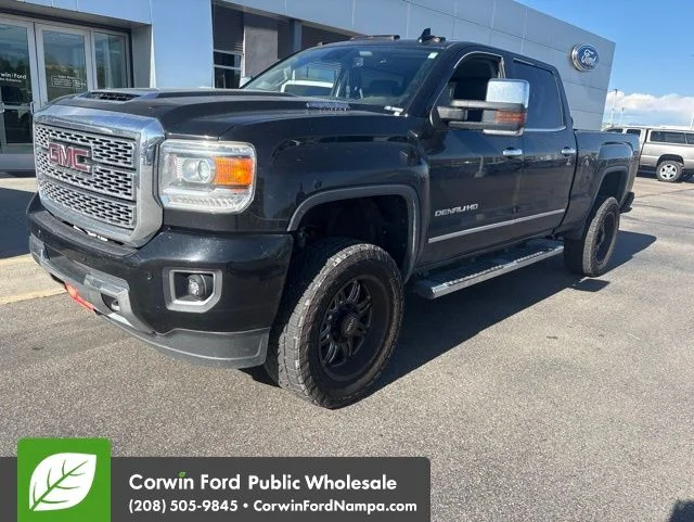 2018 GMC Sierra 4WD Crew Cab Standard Box Denali's photo