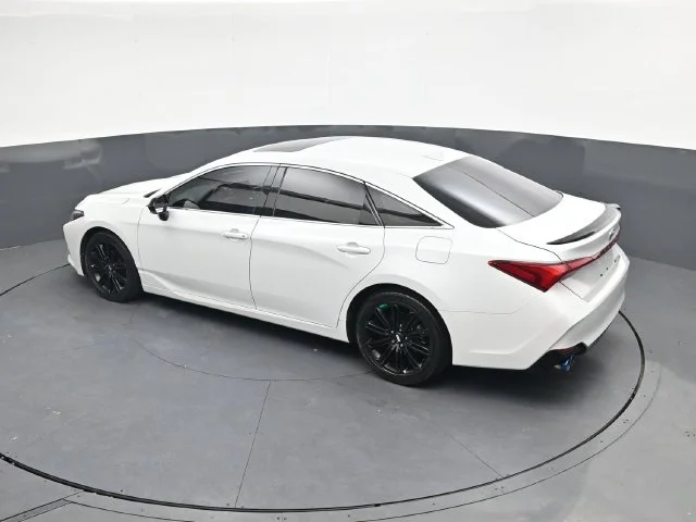 Used 2019 Pearl Toyota Touring image 27