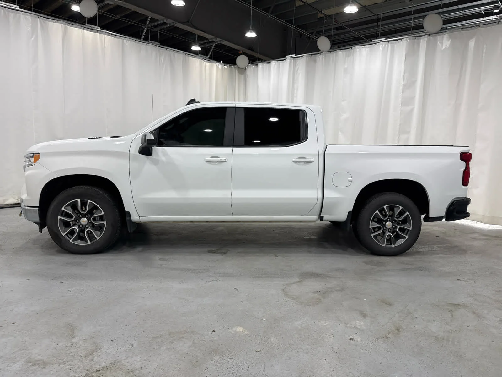 Used 2025 Summit White Chevrolet LT image 1