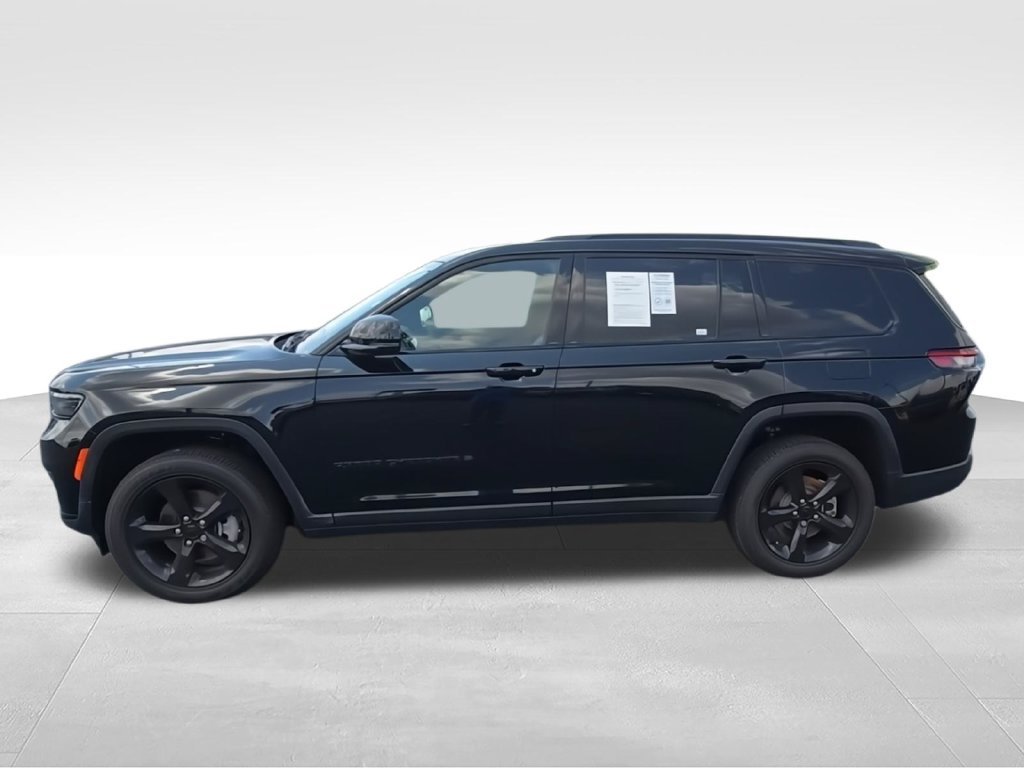 Used 2023 Black Jeep Altitude image 6