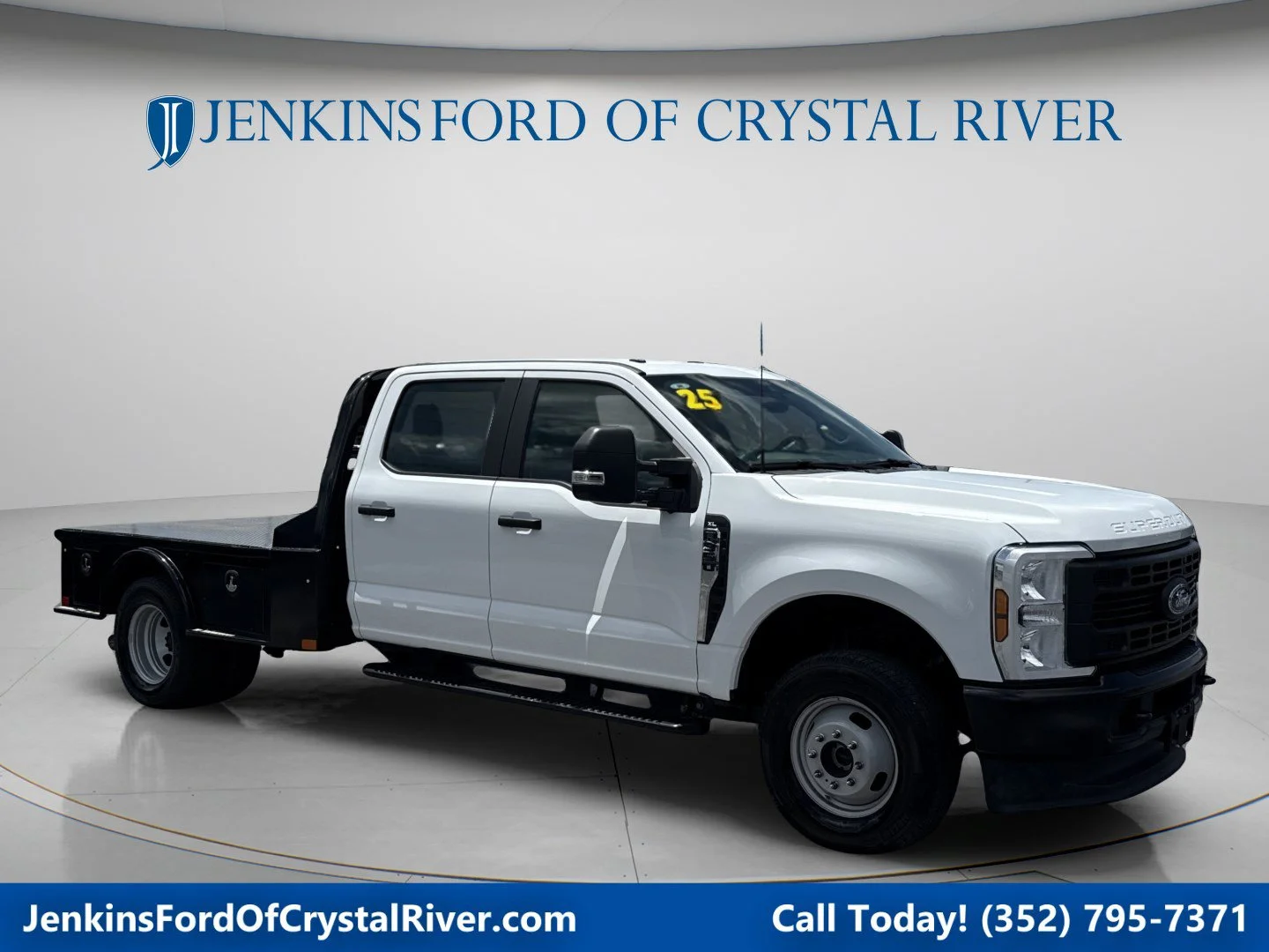 Used 2025 Oxford White Ford XL image 1