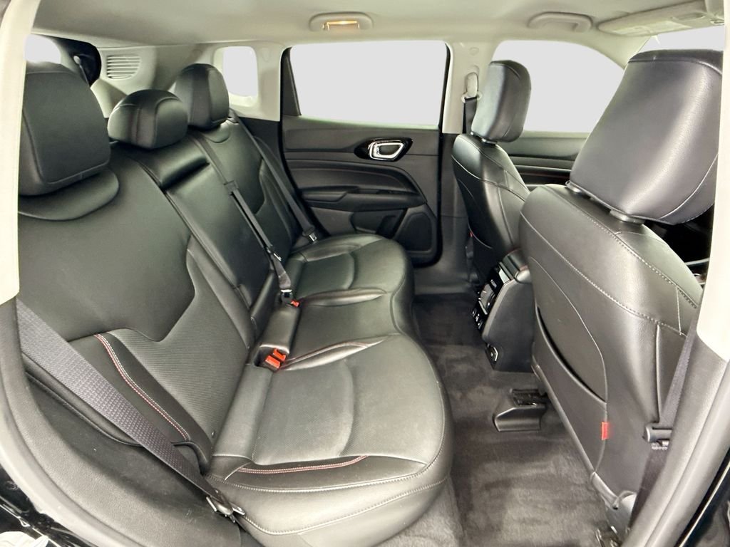 Used 2022 Diamond Black Jeep Trailhawk image 21