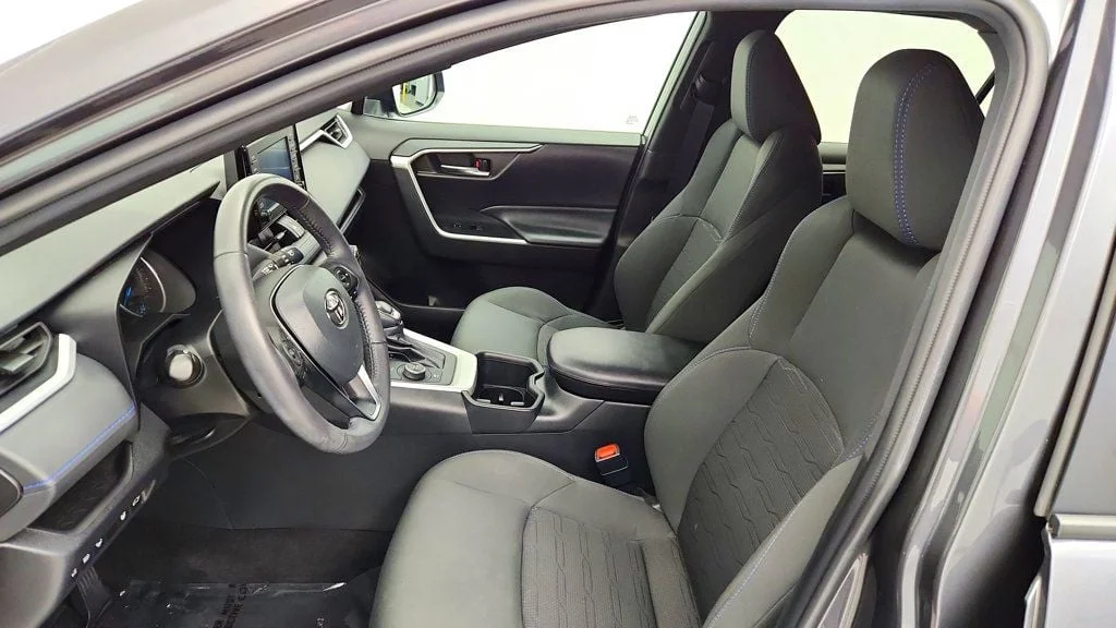 Used 2022 Magnetic Gray Metallic Toyota Hybrid SE AWD w/ Weather Pkg, Moonroof & Power Liftgate image 19