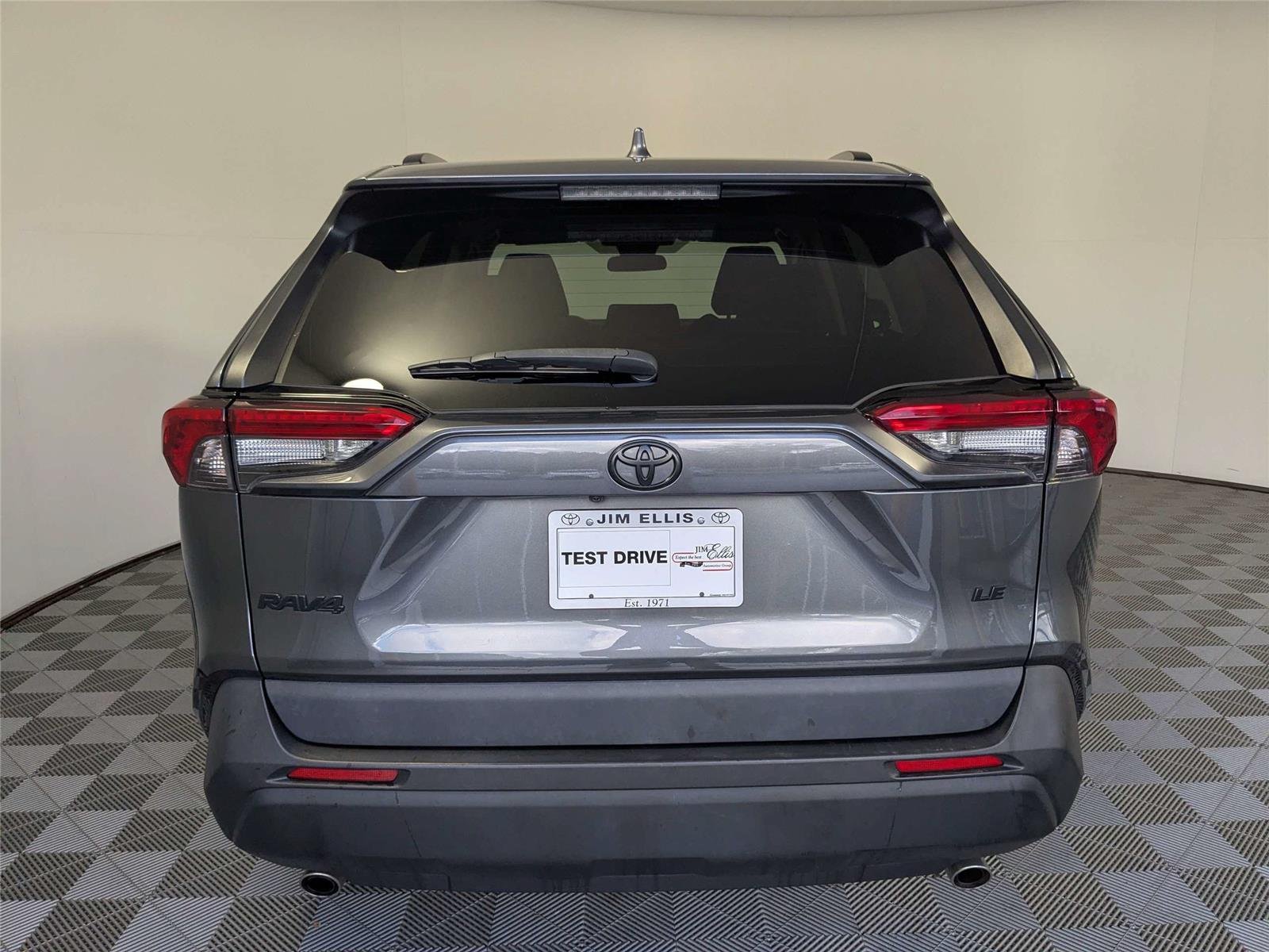 Used 2020 Magnetic Gray Metallic Toyota LE image 7