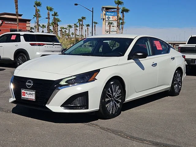 Certified Used 2025 Glacier White Nissan 2.5 SV image 2
