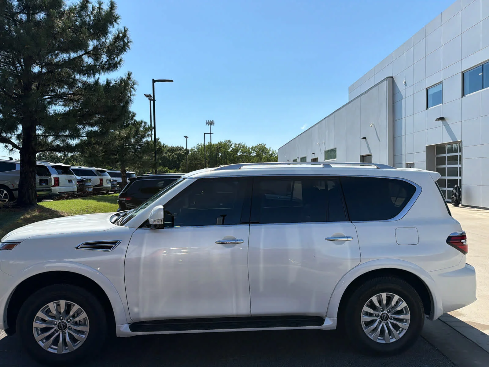 Used 2024 Aspen White Tricoat Nissan SV image 8
