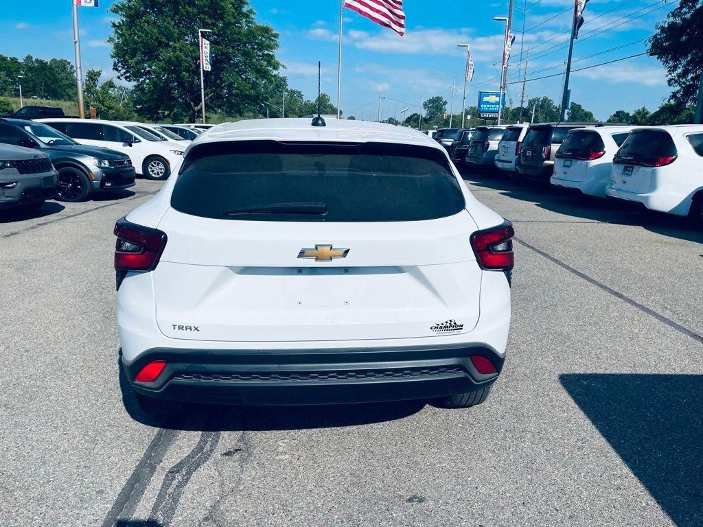 Used 2024 Summit White Chevrolet LS image 5