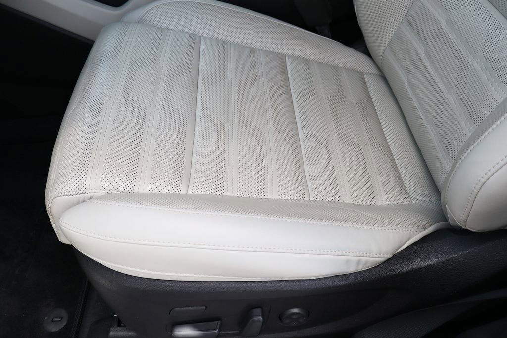 Used 2023 White Kia SX Prestige image 22