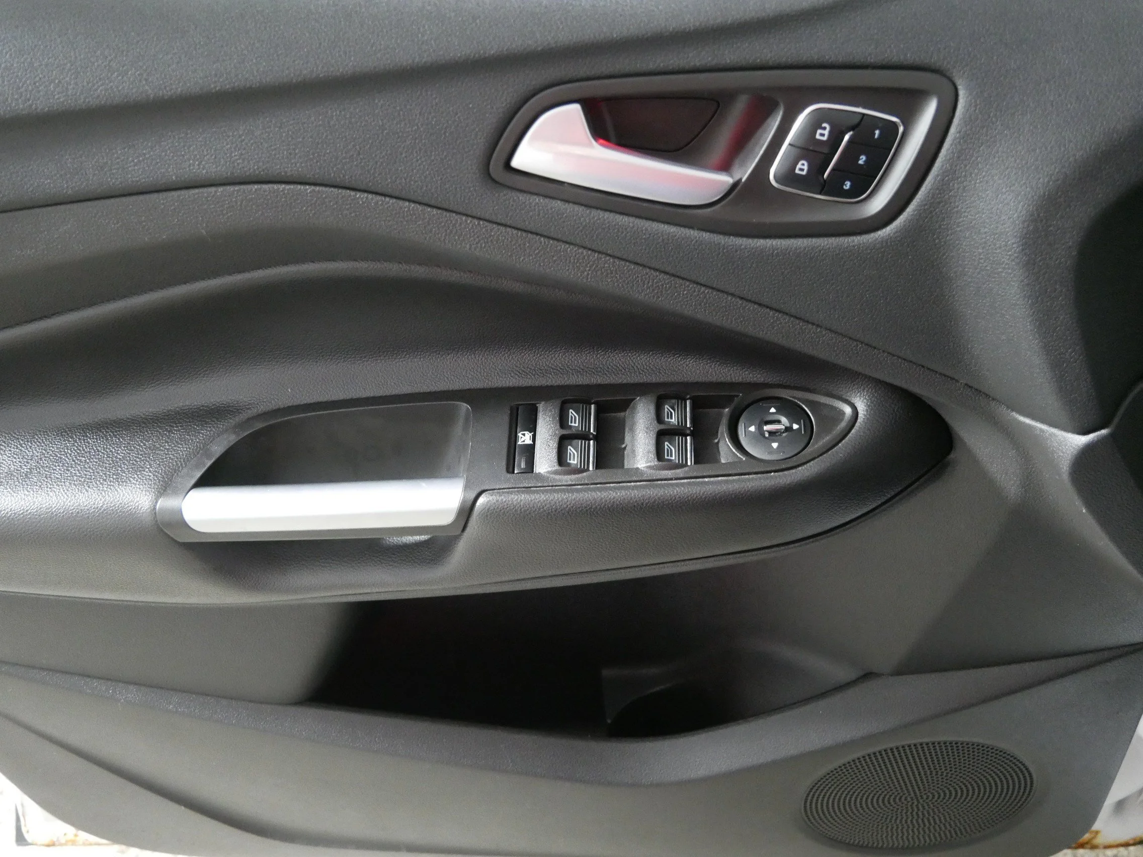 Used 2016 White Platinum Metallic Tri-Coat Ford Titanium image 19