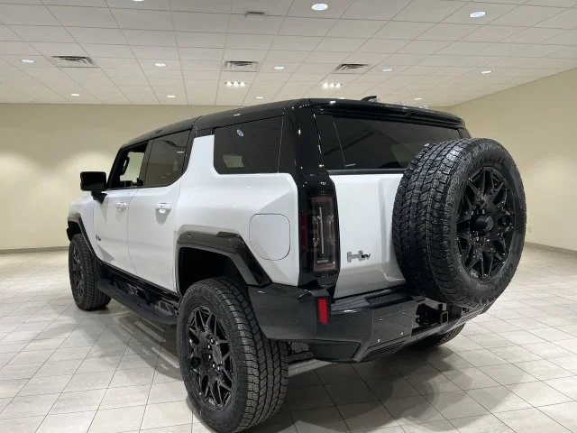 Used 2025 White GMC 2X image 3