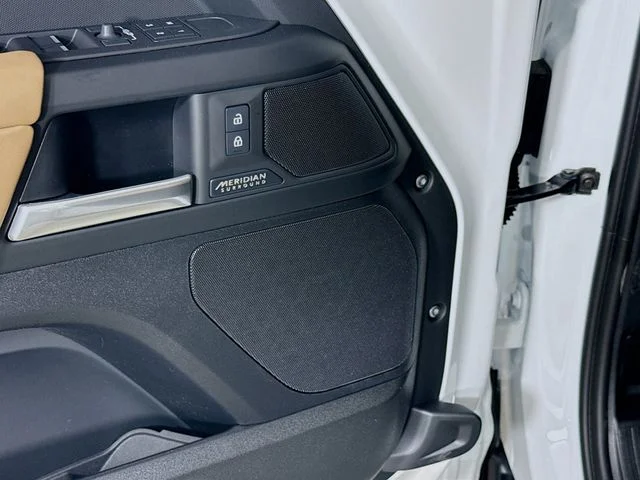 New 2026 Fuji White Land Rover X-Dynamic SE image 21