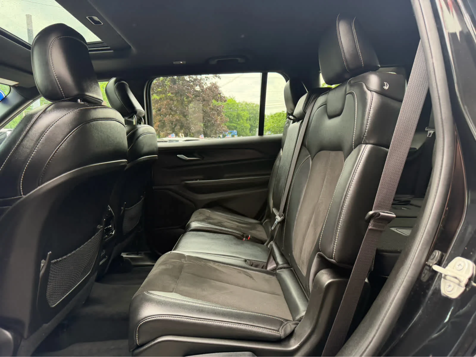 Used 2023 Diamond Black Crystal Pearlcoat Jeep Altitude image 11