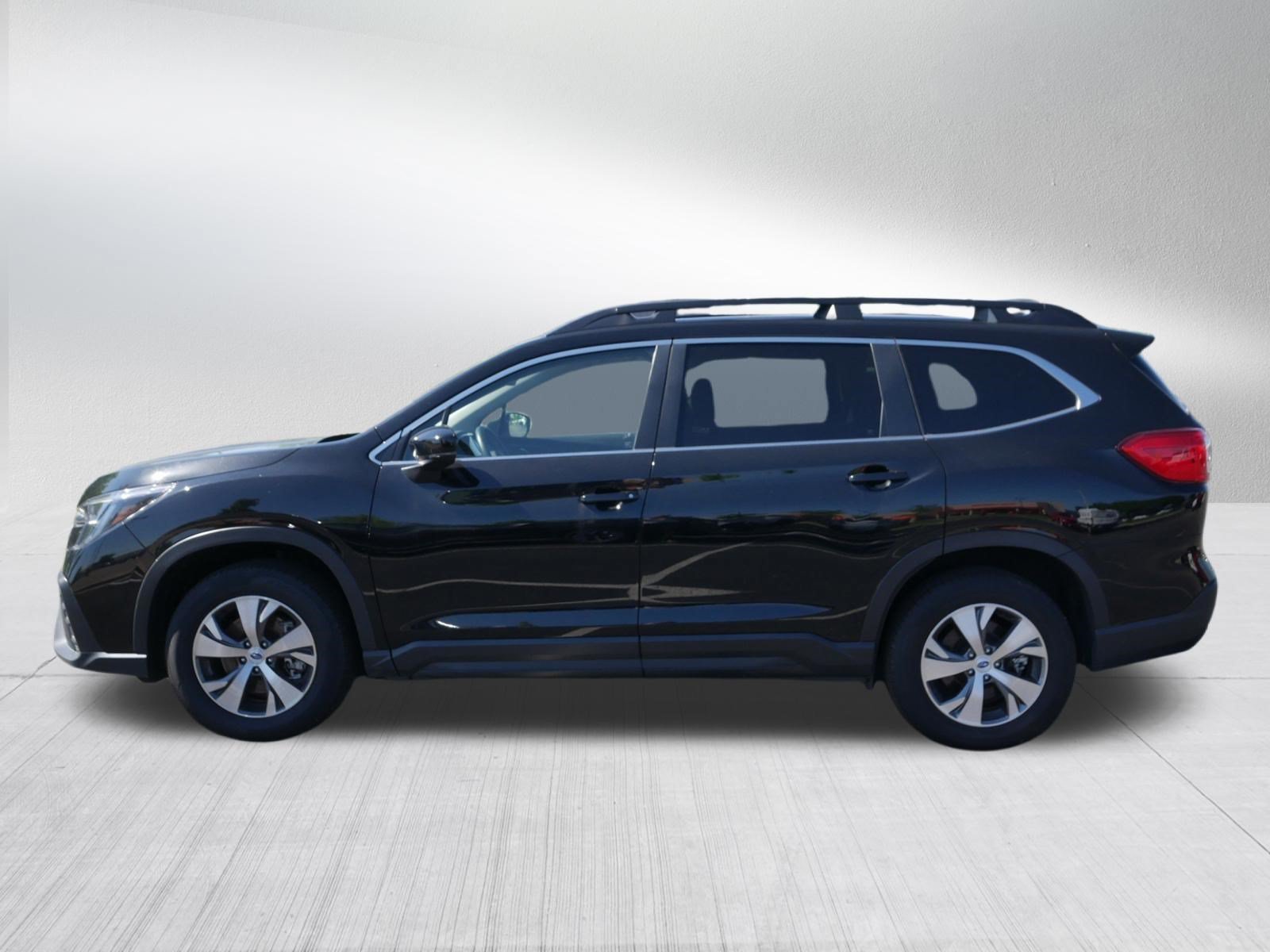 Certified Used 2025 Crystal Black Silica Subaru Premium image 4