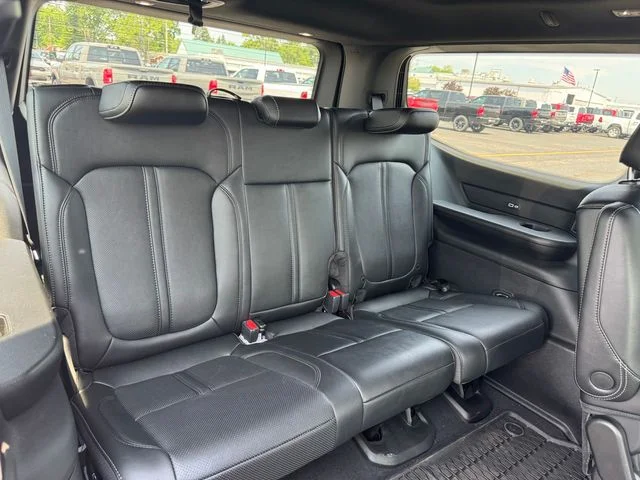 Certified Used 2025  Jeep Series II image 17