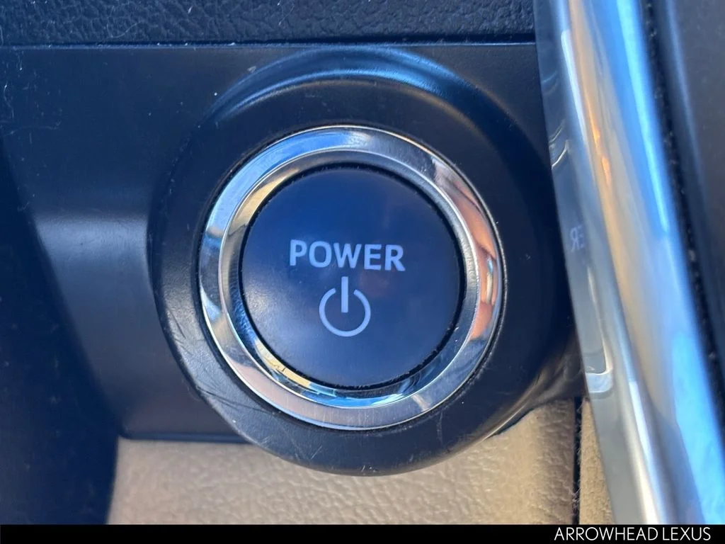 Used 2015  Toyota XLE image 33