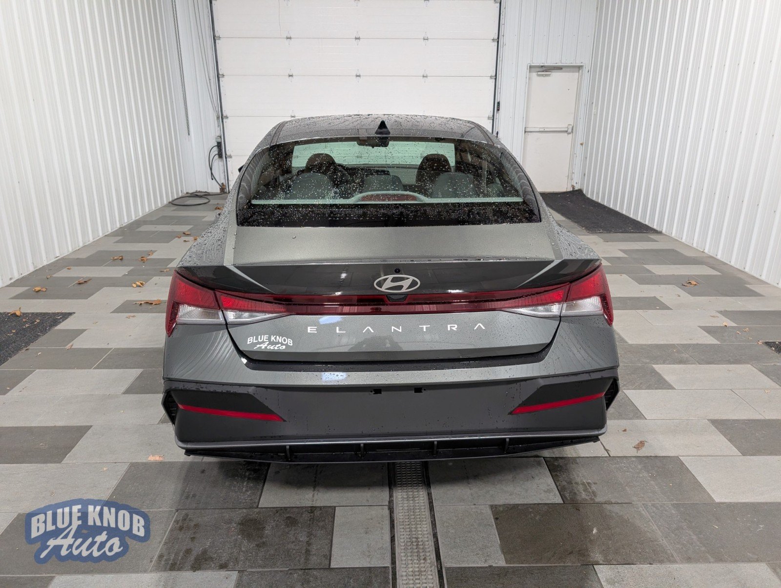 2025 Hyundai Elantra SE photo 3