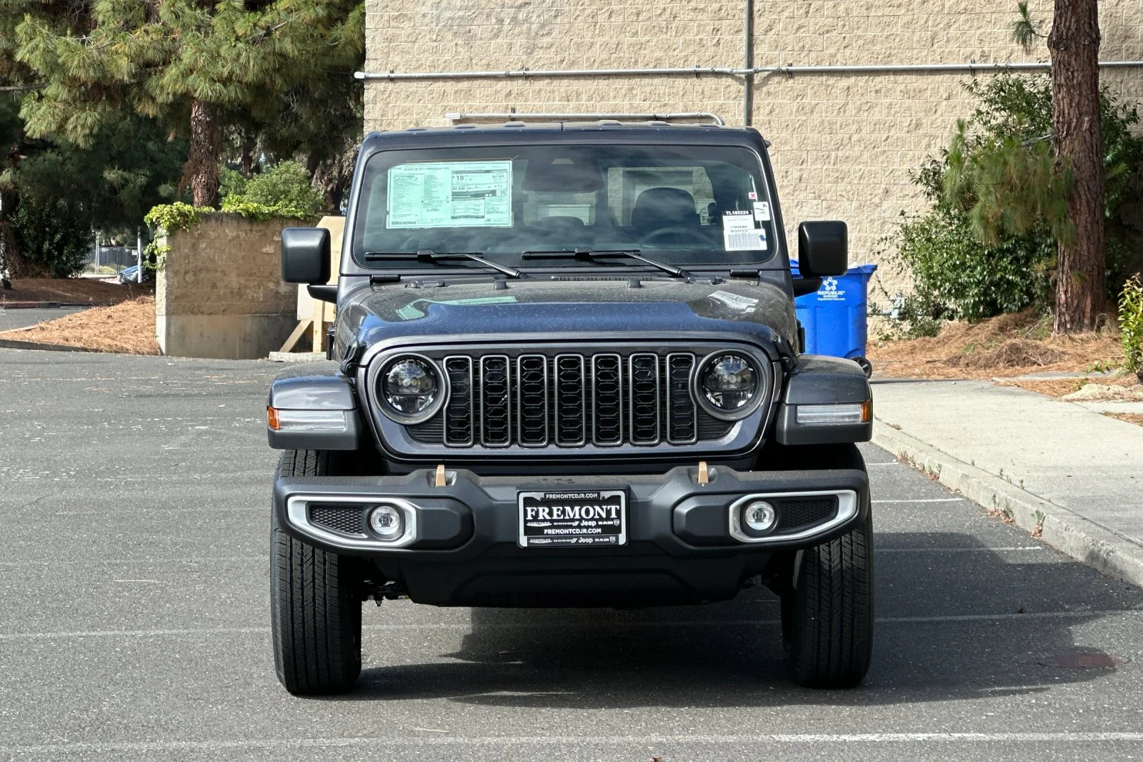 New 2026 Granite Crystal Metallic Clear-Coat Exterior Paint Jeep 85th Anniversary Edition image 8
