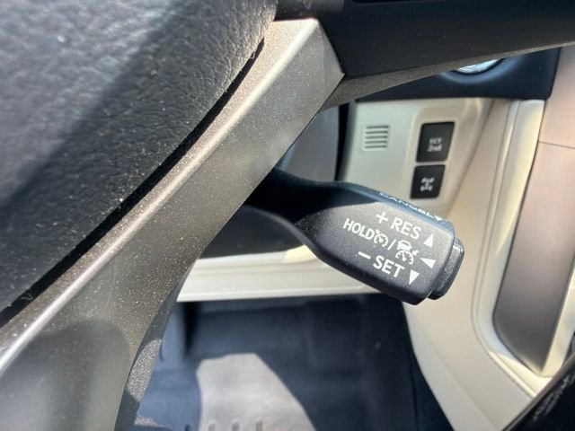 Used 2021 White Lexus 460 image 26