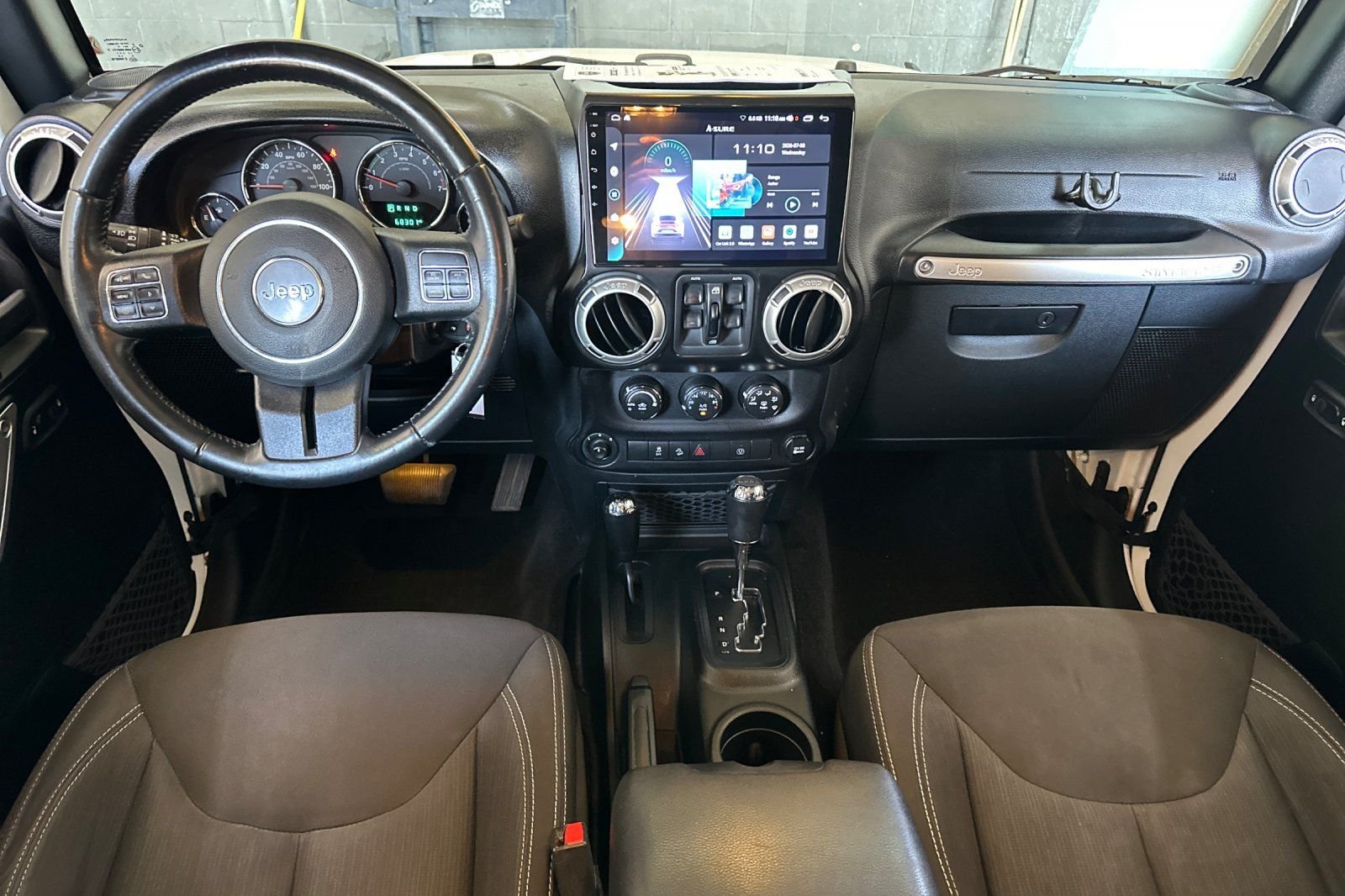 Used 2017 White Jeep Unlimited Sahara image 14