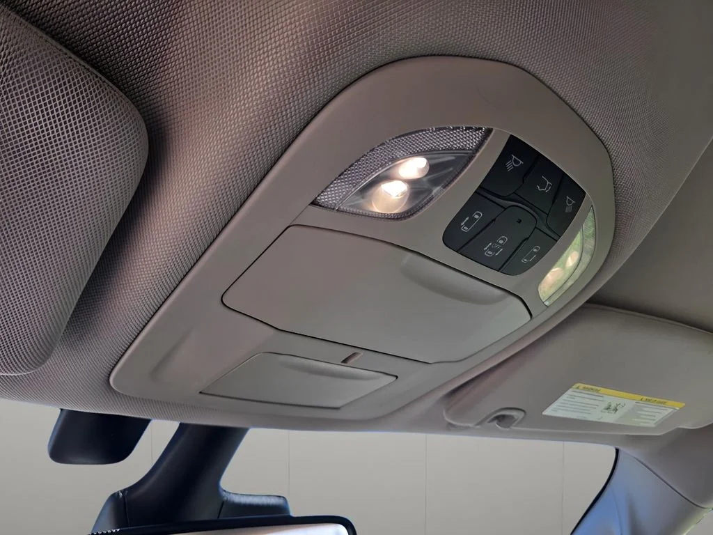 Used 2021 Bright White Clearcoat Chrysler Touring image 17