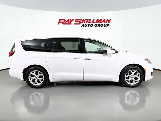 Used 2018 White Chrysler Touring Plus image 8