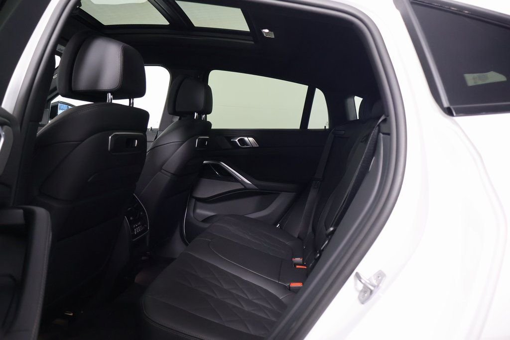 New 2027 Mineral White Metallic BMW xDrive40i image 6