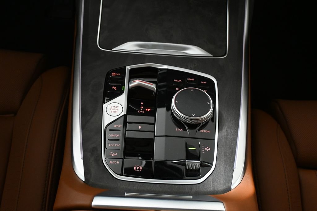 Used 2027 Black Sapphire Metallic BMW xDrive40i image 24