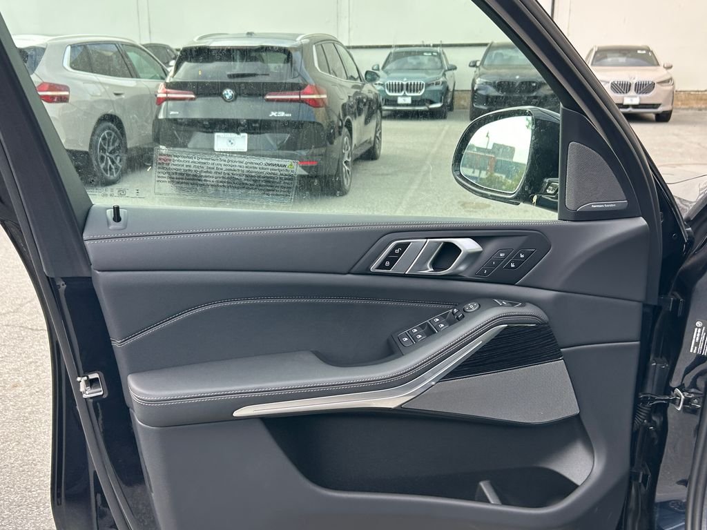 New 2026 Carbon Black Metallic BMW xDrive40i image 11
