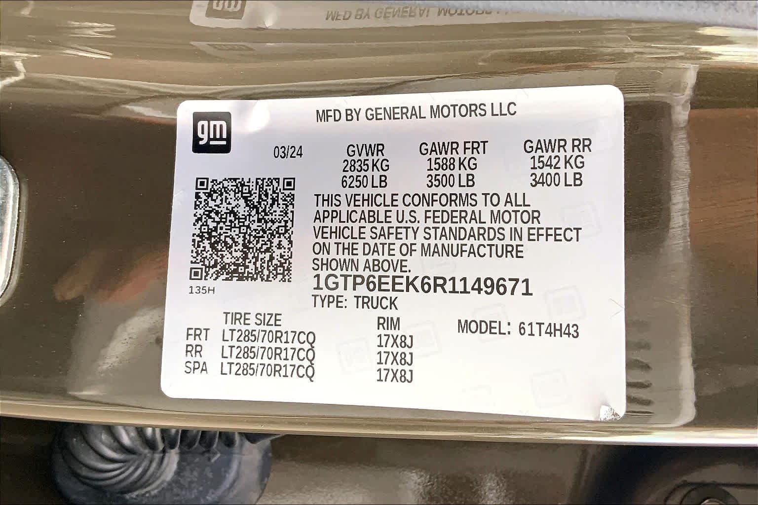 Used 2024 Deep Bronze Metallic GMC 4WD AT4X image 37