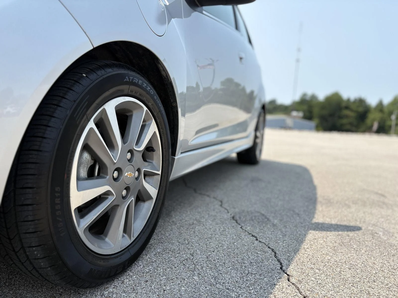Used 2016 SILVER CHEVROLET HATCHBACK image 5