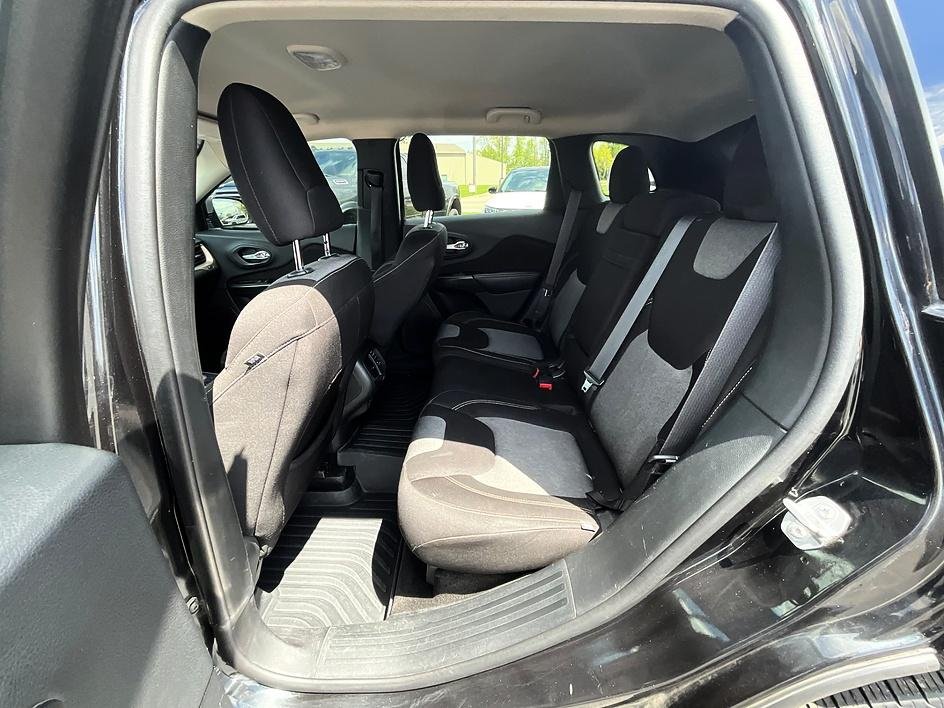 Used 2014 Black Jeep Latitude image 27