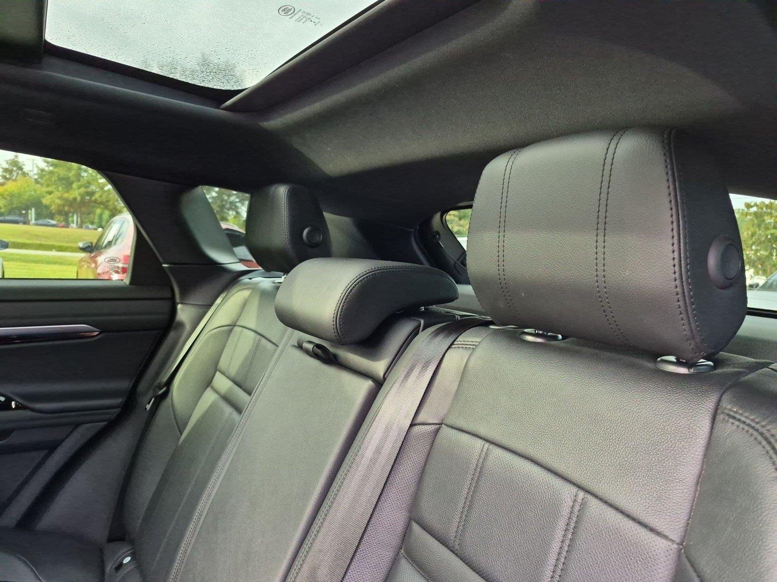 Used 2021 Eiger Grey Metallic Land Rover R-Dynamic SE image 32
