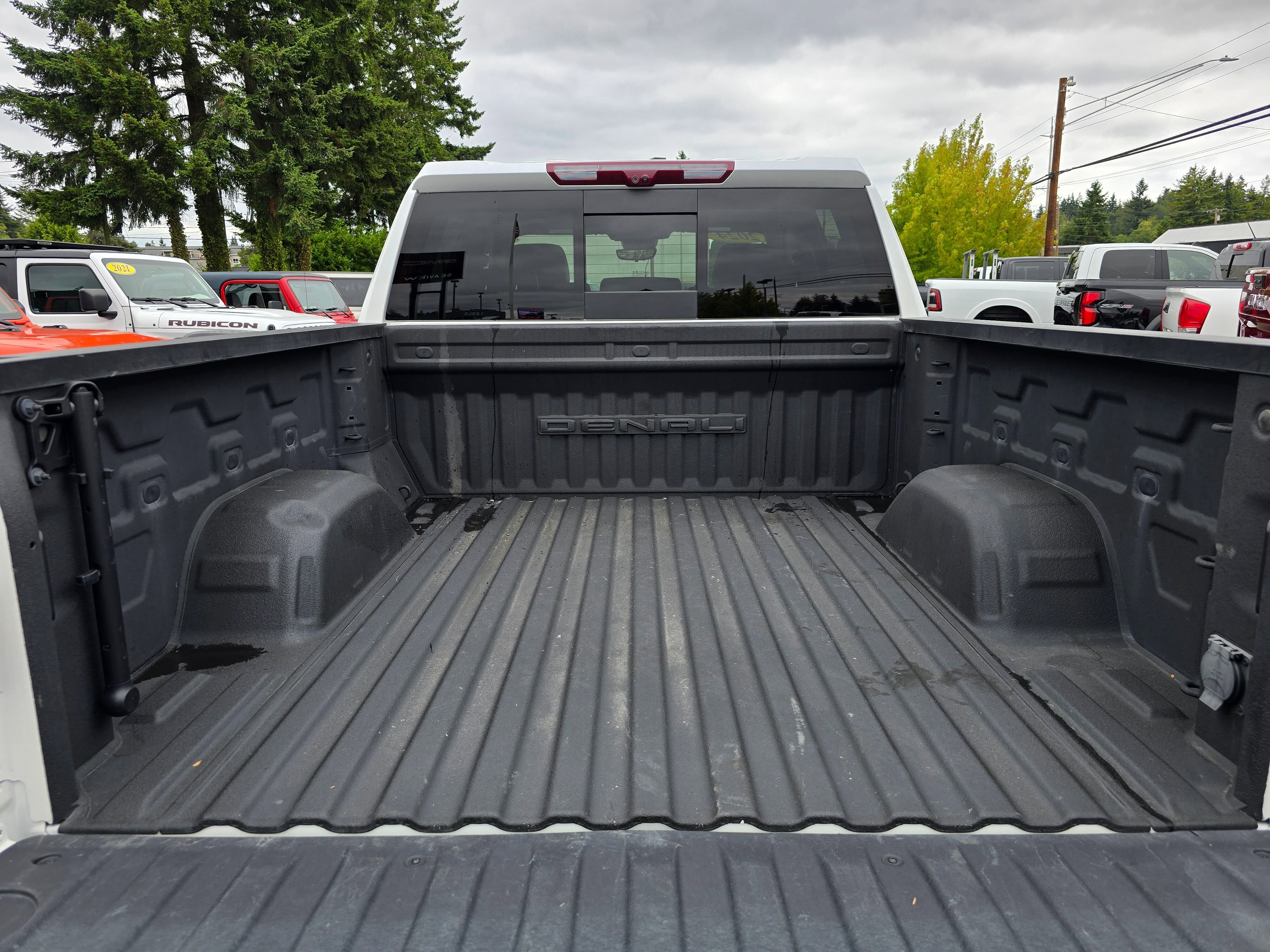 Used 2024 White Frost Tricoat GMC Denali image 16