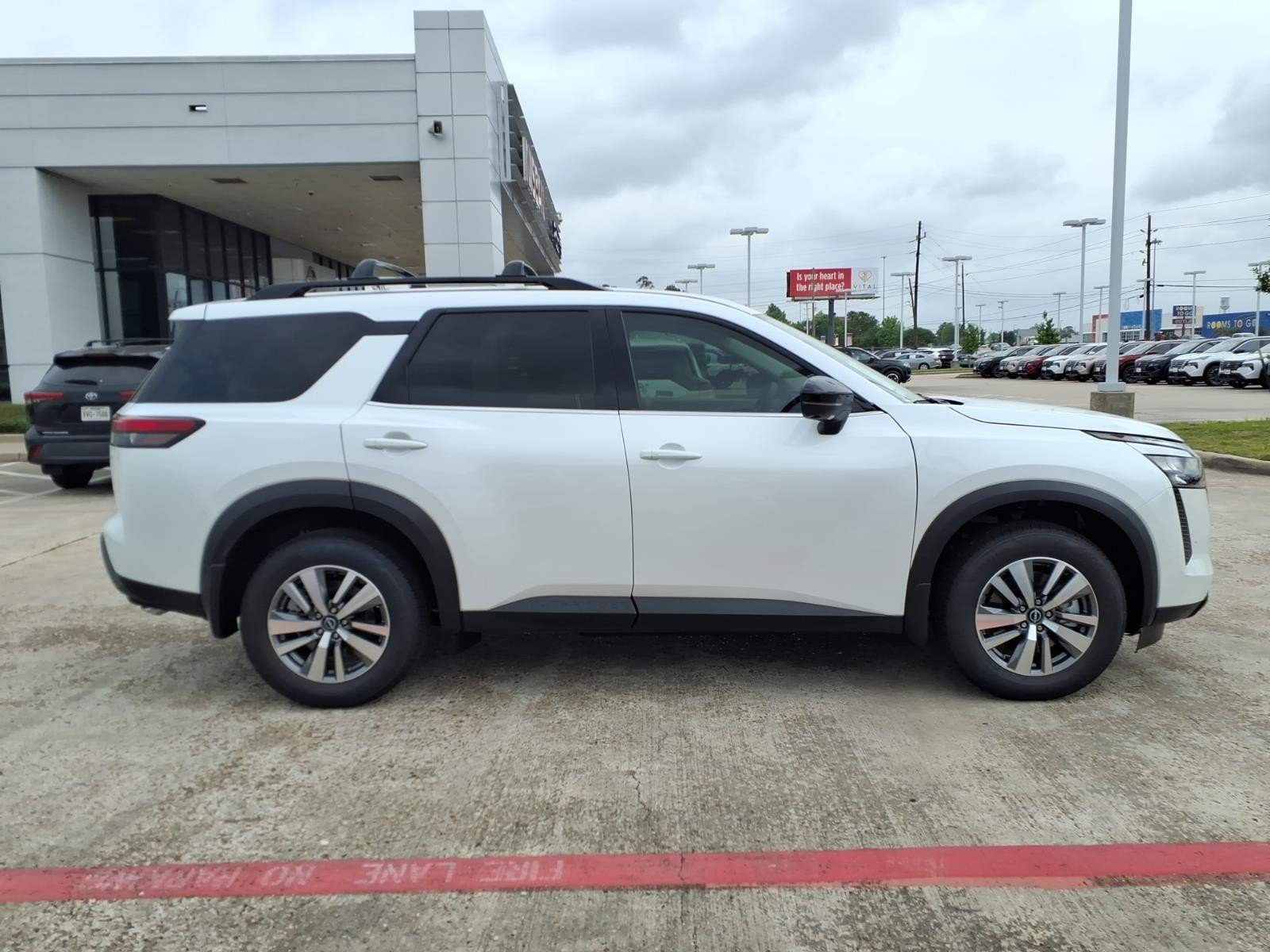 2026 Nissan Pathfinder SL White at Robbins Nissan