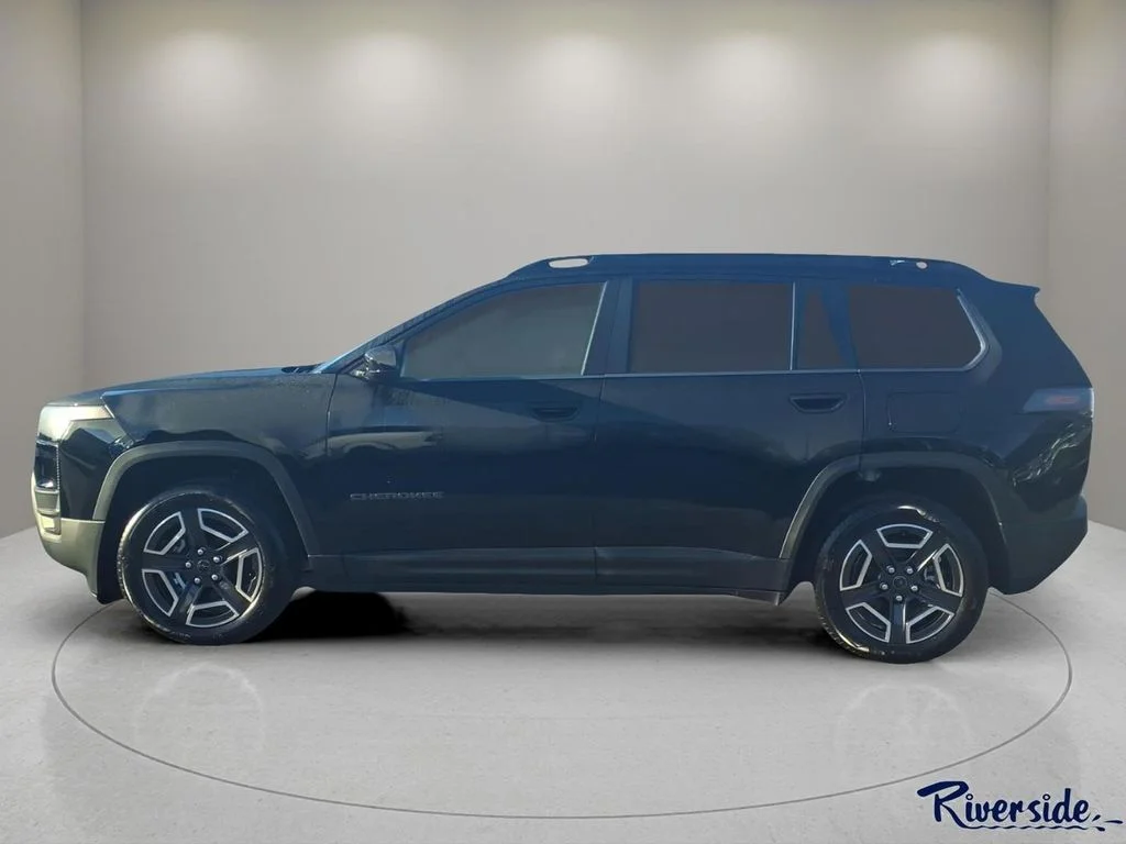 New 2026 Diamond Black Crystal Pearlcoat Jeep Laredo image 3