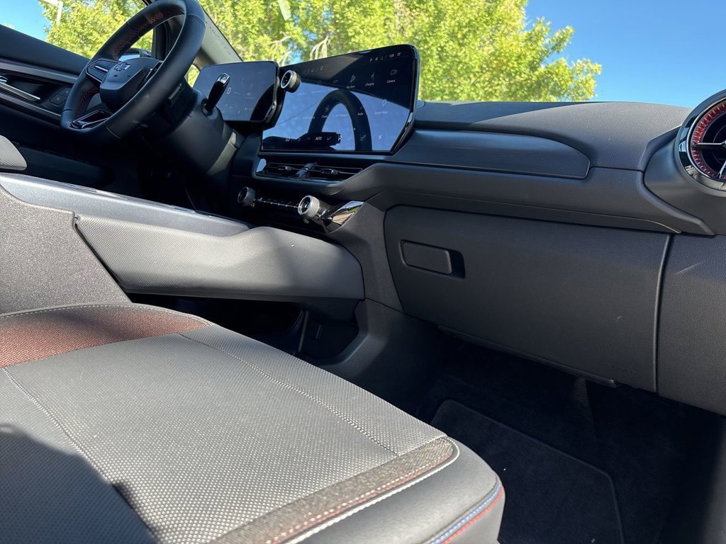 2024 Chevrolet Equinox EV RS - Photo 32
