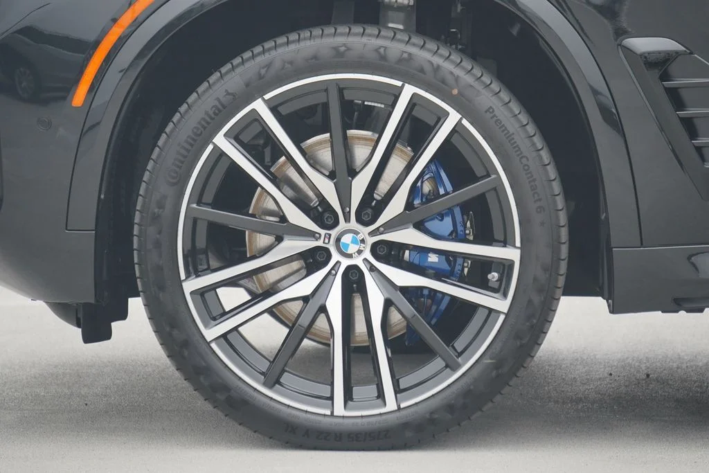 Used 2026 Black BMW sDrive40i image 5